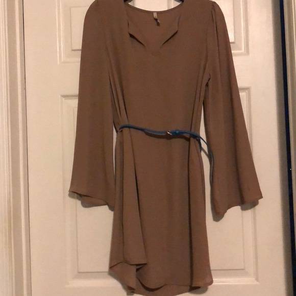 Tan shift dress with turquoise belt - Picture 1 of 1